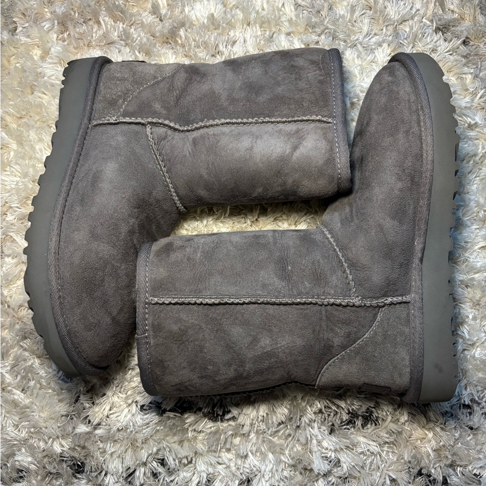 Women’s Size 5 UGG Grey Boots - Picture 6 of 9